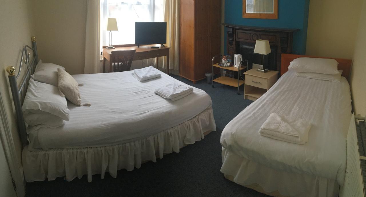 Four Seasons Budget Aberystwyth Buitenkant foto
