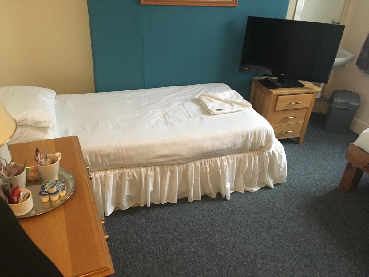 Four Seasons Budget Aberystwyth Buitenkant foto